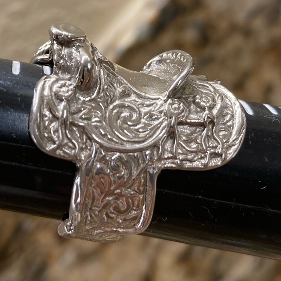 Vintage Western Horse Saddle Ring - Picture 3 of 8